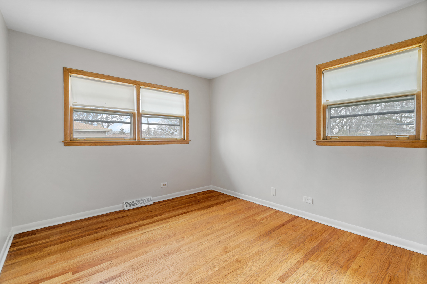 204 Dulles Road Des Plaines, IL 60016 - Photo 14 of 25 a view of an empty room with a window