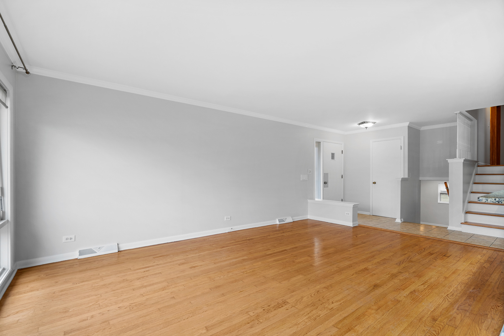 204 Dulles Road Des Plaines, IL 60016 - Photo 6 of 25 a view of an empty room
