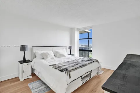 $425,000 | 20379 West Country Club Drive, Unit 1440, Aventura, FL 33180