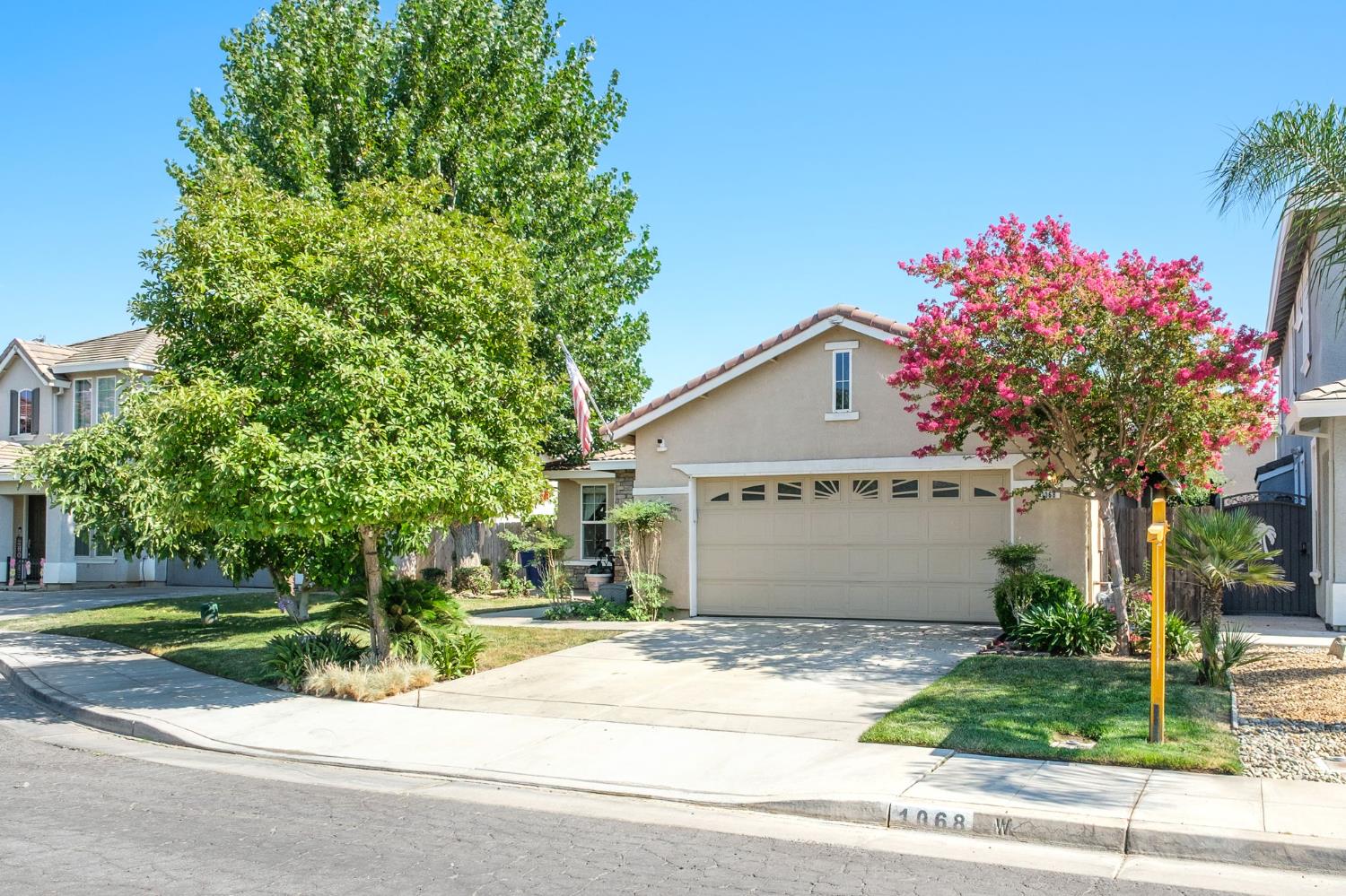 1068 San Ramon Avenue Madera, CA 93637 - Photo 2 of 26 Gallery Image 2