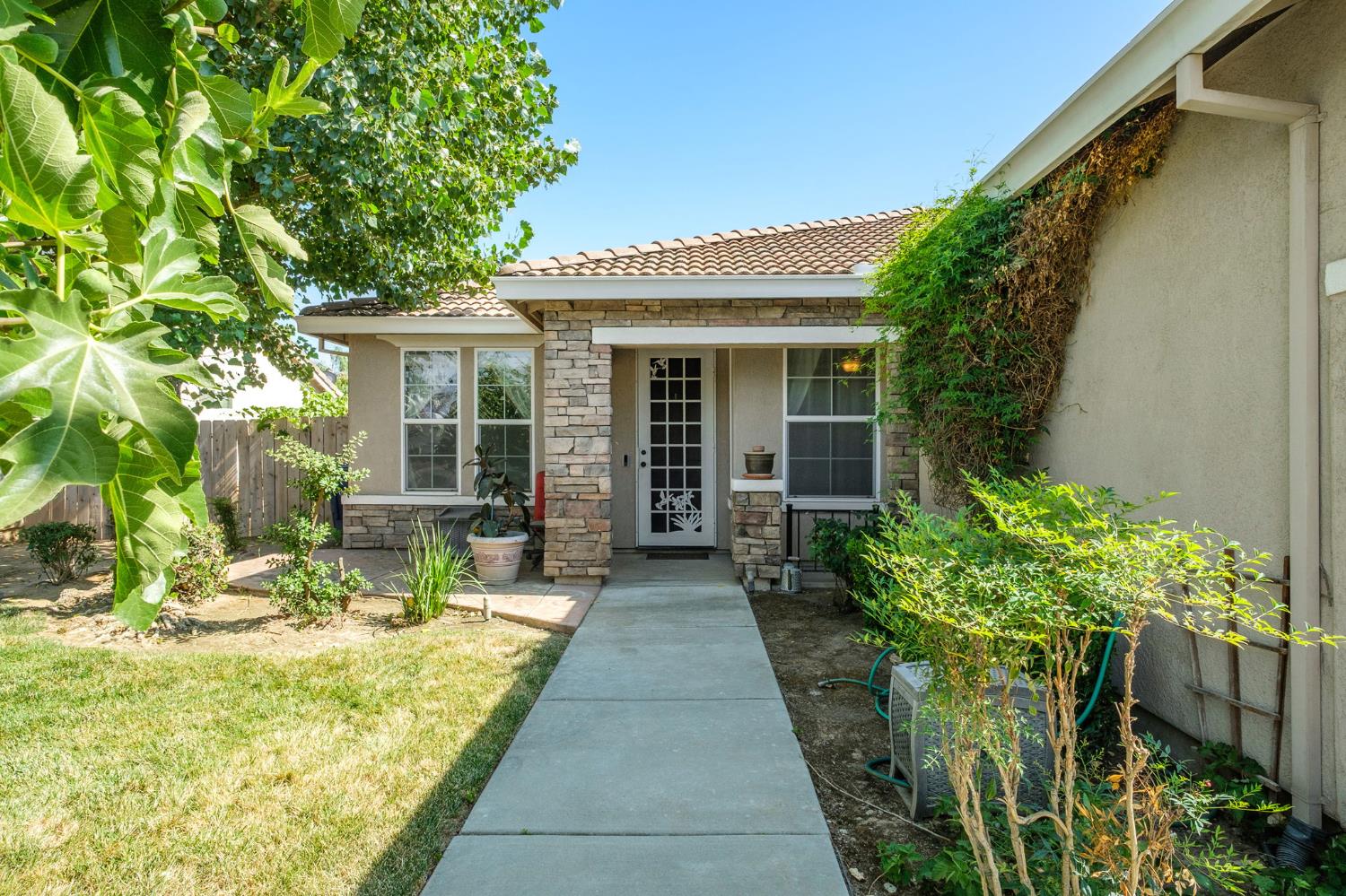 1068 San Ramon Avenue Madera, CA 93637 - Photo 3 of 26 Gallery Image 3