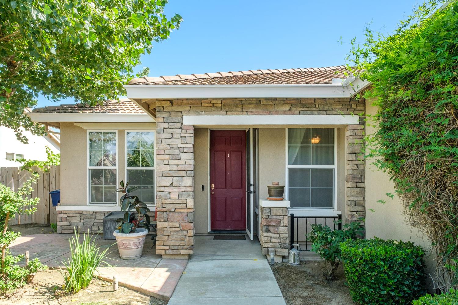 1068 San Ramon Avenue Madera, CA 93637 - Photo 4 of 26 Gallery Image 4
