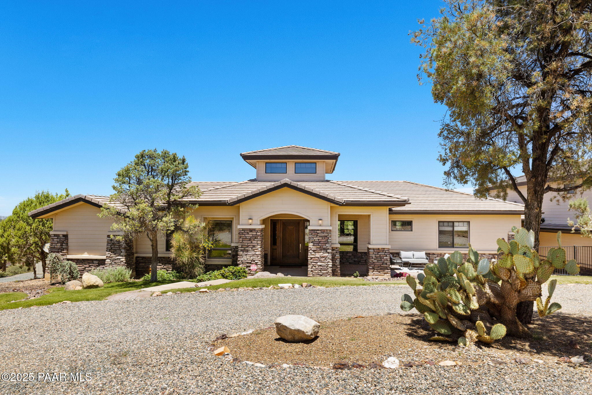 13175 North Bull Run Road Prescott, AZ 86305 - Photo 2 of 60 a front view of a house with a yard