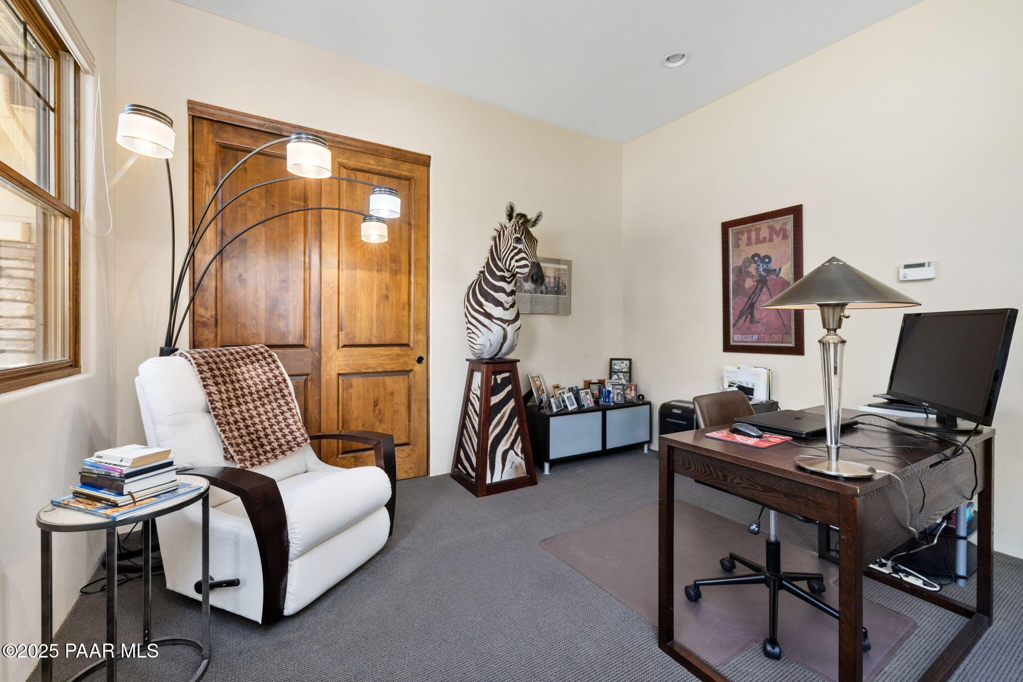 13175 North Bull Run Road Prescott, AZ 86305 - Photo 35 of 60 a workspace with furniture