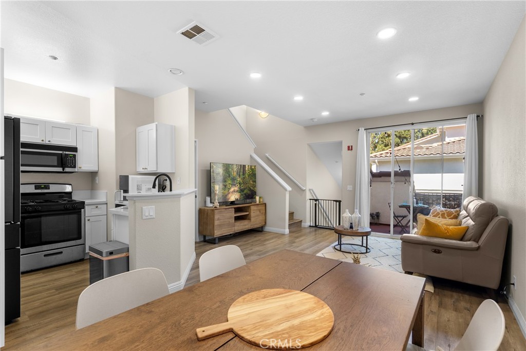 311 Falcon Creek Irvine, CA 92618 - Photo 9 of 40