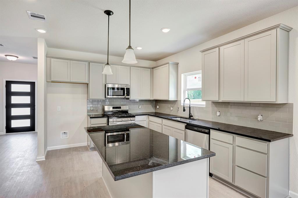 402 Heritage Grv Road Blue Ridge, TX 75424 - Photo 5 of 18 The Davenport II- Kitchen