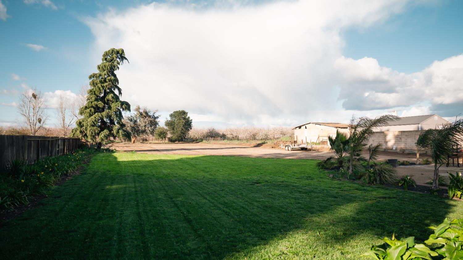9115 East Southland Road Manteca, CA 95336 - Photo 35 of 52 a view of a water fountain and a big yard of the house