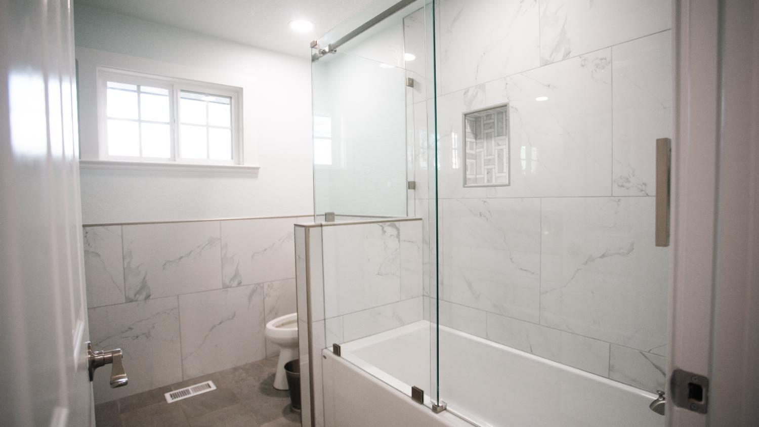 9115 East Southland Road Manteca, CA 95336 - Photo 5 of 52 a bathroom with a bathtub and a shower