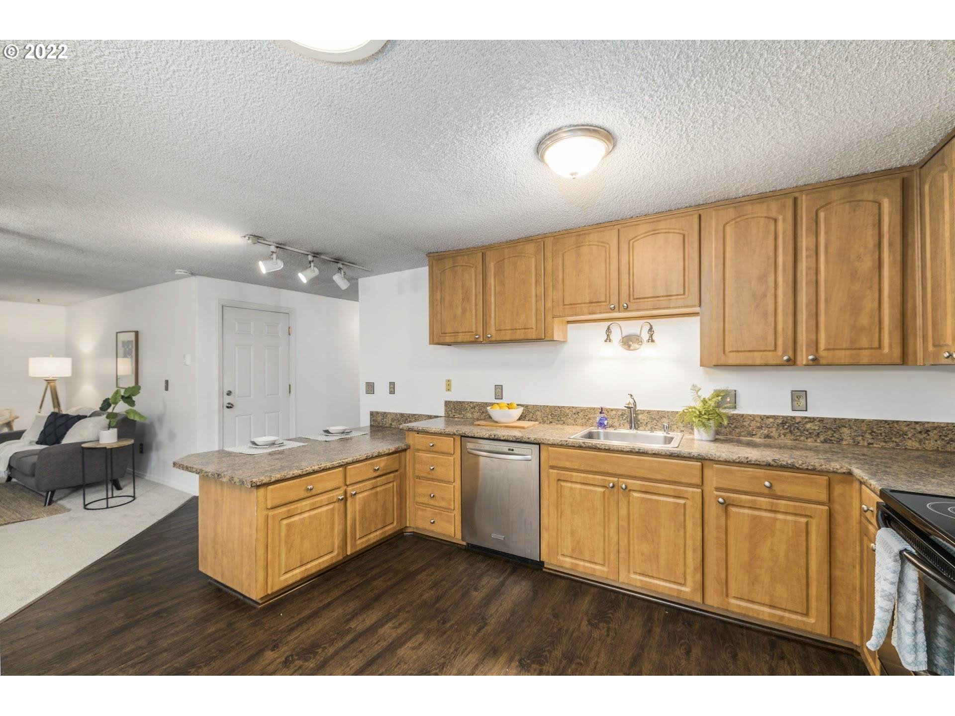 8610 Southwest Davies Road, Unit 8 Beaverton, OR 97008 - Photo 6 of 24 Gallery Image 6