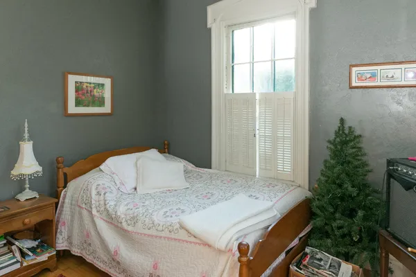 $1,995 | W379N5686 North Lake Road, Unit 1, Oconomowoc, WI 53066