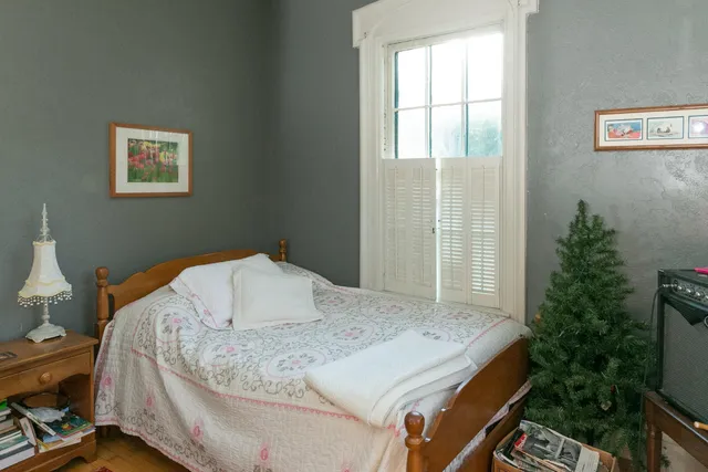 $1,995 | W379N5686 North Lake Road, Unit 1, Oconomowoc, WI 53066