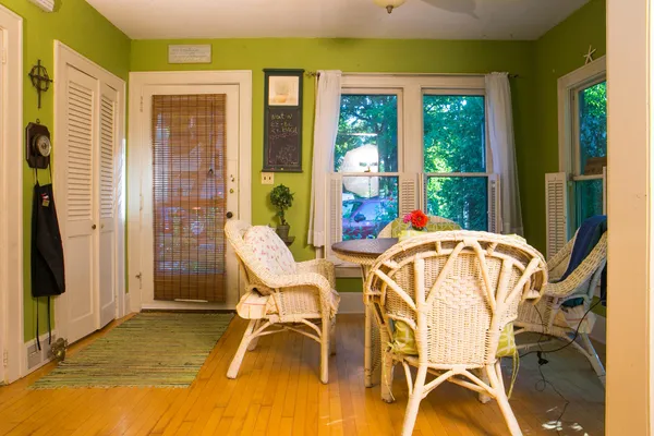 $1,995 | W379N5686 North Lake Road, Unit 1, Oconomowoc, WI 53066