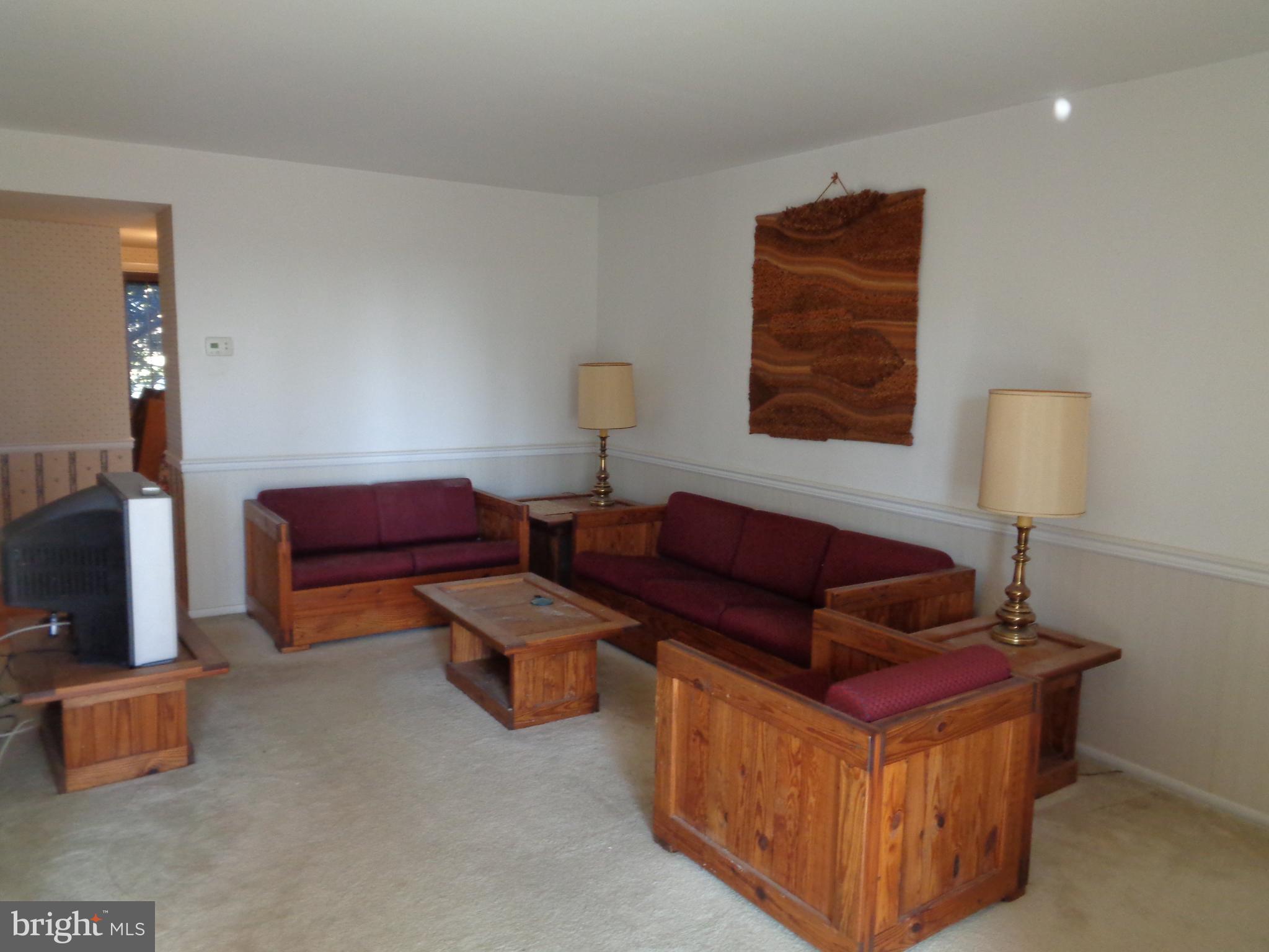 105 Cross Keys Road, Unit R105C Baltimore, MD 21210 - Photo 3 of 18 Living Room
