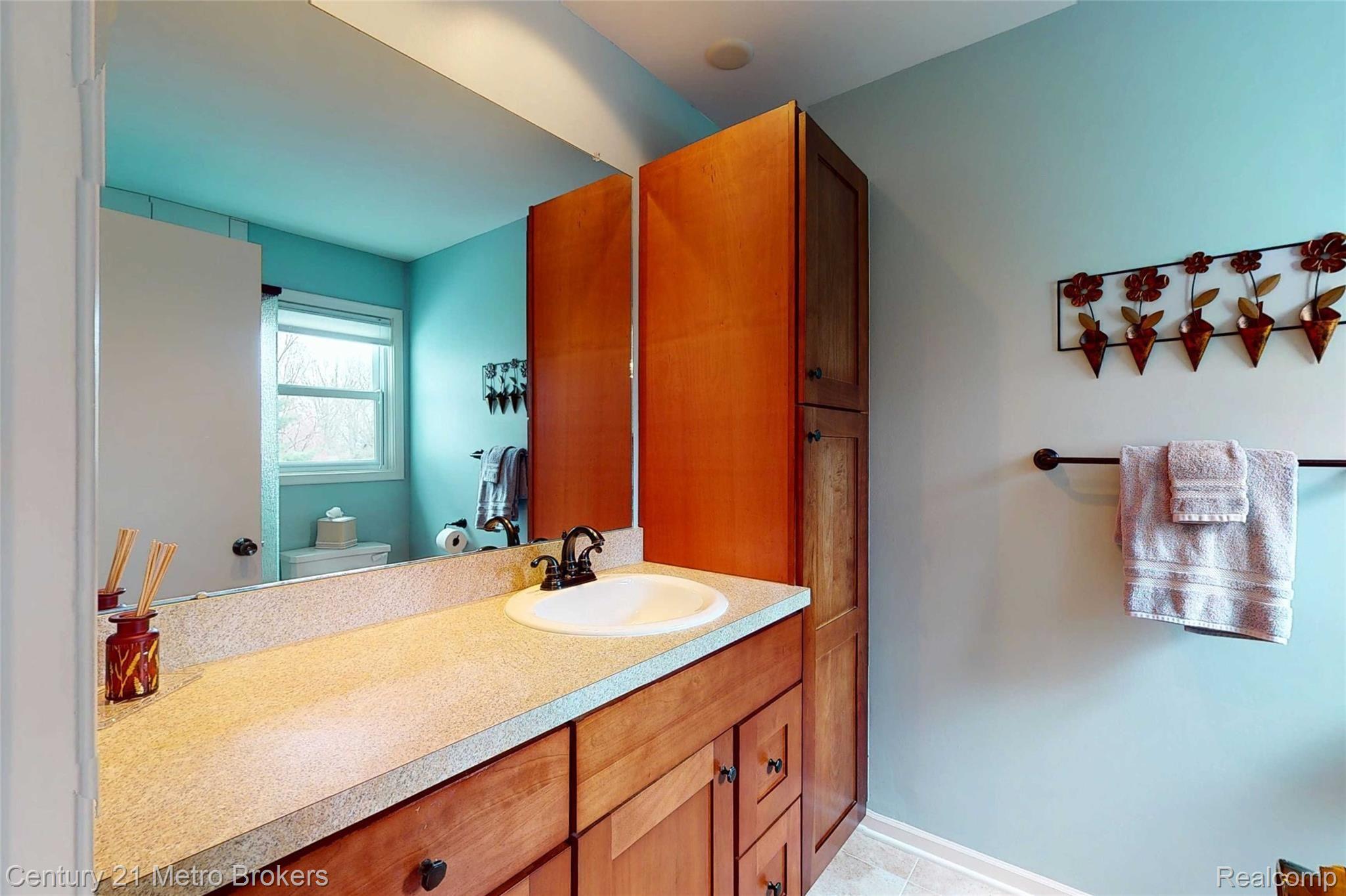6160 Kings Scepter Road Grand Blanc, MI 48439 - Photo 48 of 55 6160-King-Scepter-Rd-Master Bathroom.jpg