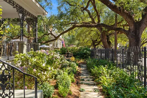 $2,750,000 | 411 Bayland Avenue, Houston, TX 77009