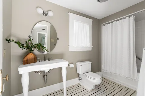 $2,750,000 | 411 Bayland Avenue, Houston, TX 77009