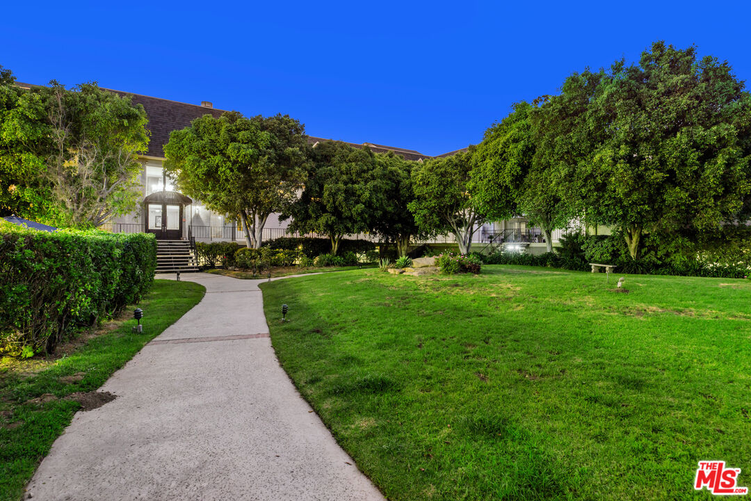 2385 Roscomare Road, Unit F4 Los Angeles, CA 90077 - Photo 41 of 57