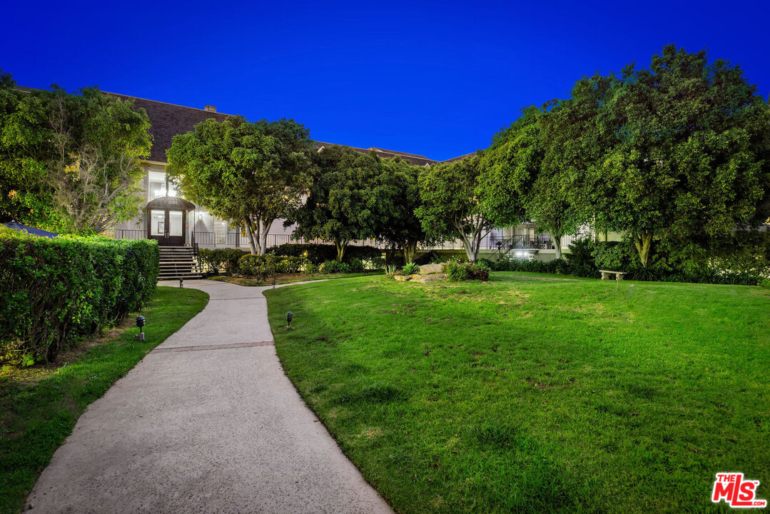 2385 Roscomare Road, Unit F4 Los Angeles, CA 90077 - Photo 51 of 57 a view of a park with large trees