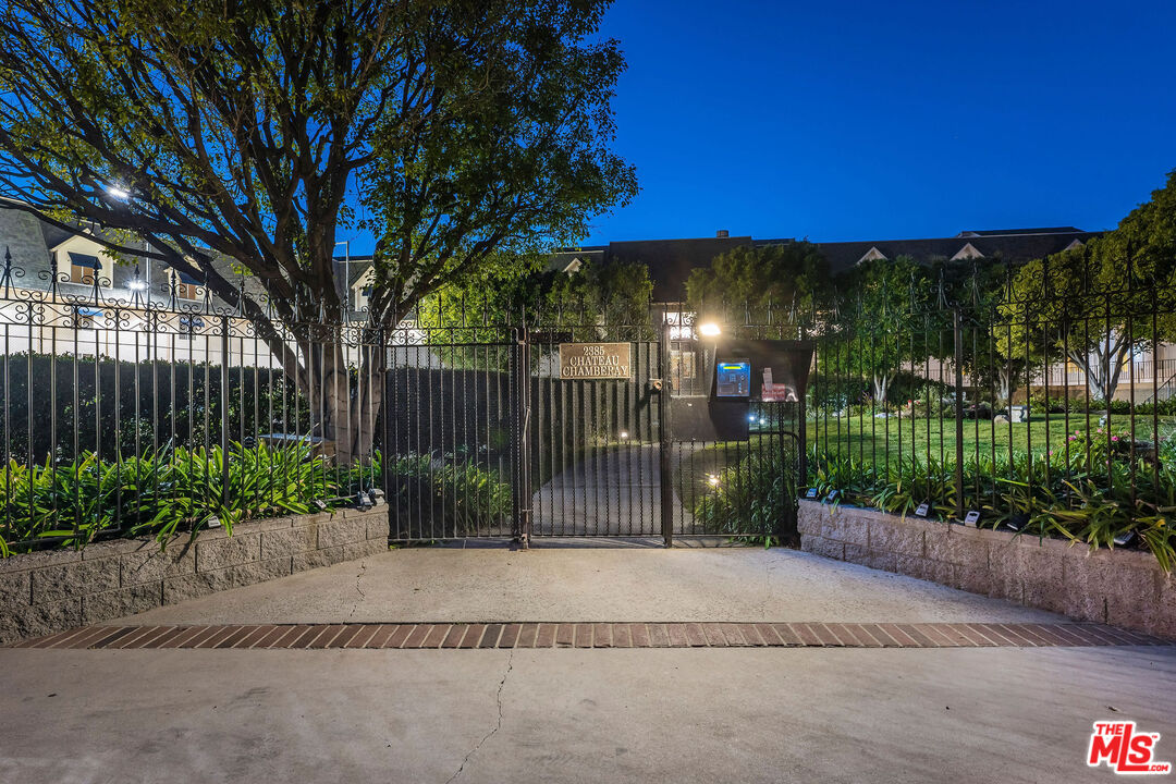 2385 Roscomare Road, Unit F4 Los Angeles, CA 90077 - Photo 53 of 57 a front view of a house with a garden