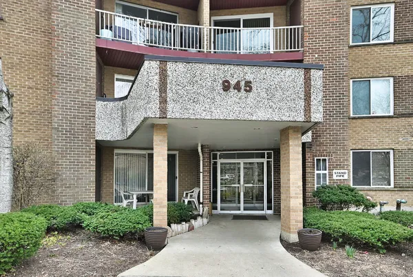 $284,900 | 945 East Kenilworth Avenue, Unit 312, Palatine, IL 60074