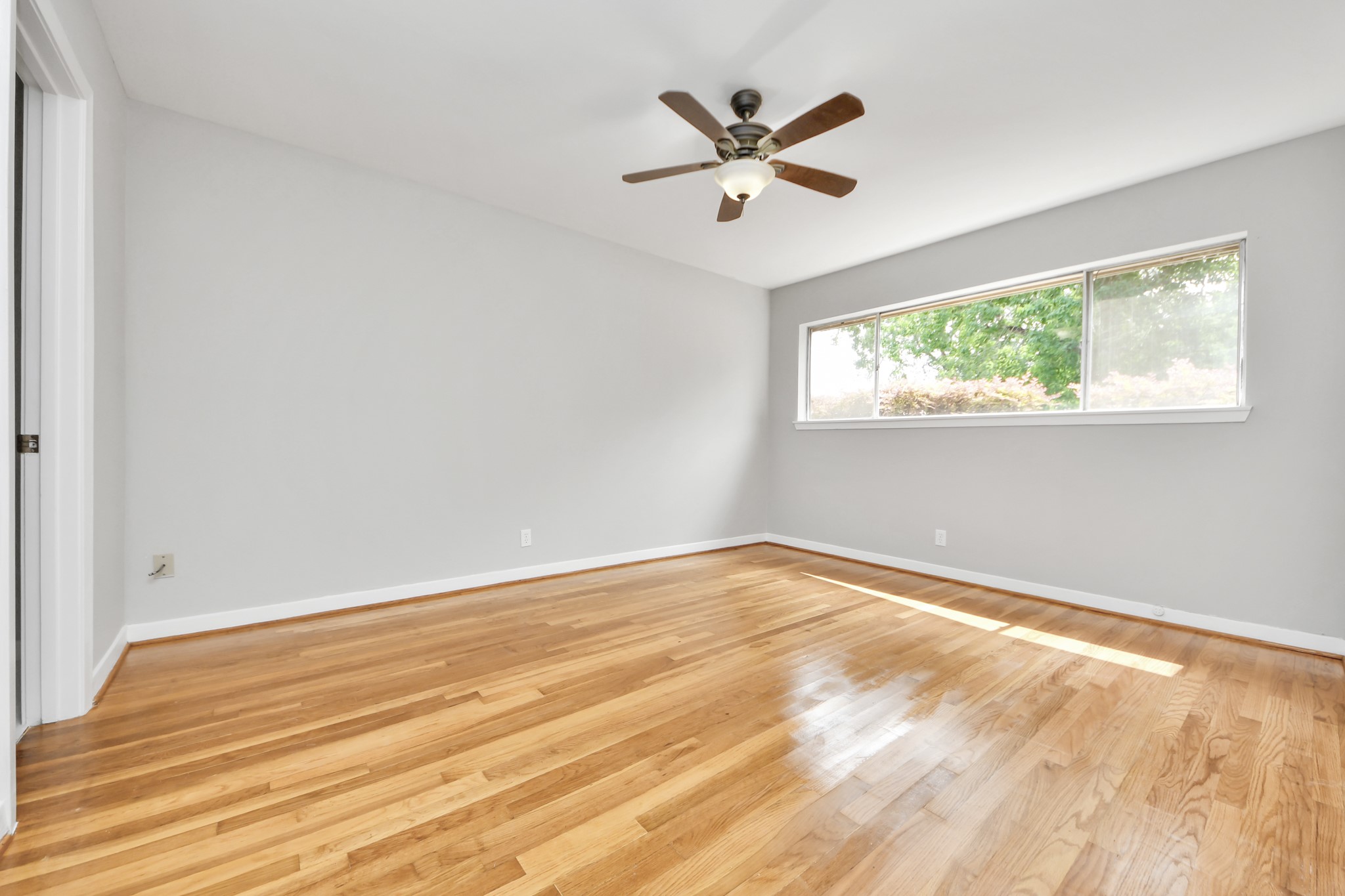 1923 Springrock Lane Houston, TX 77080 - Photo 24 of 46 Primary bedroom