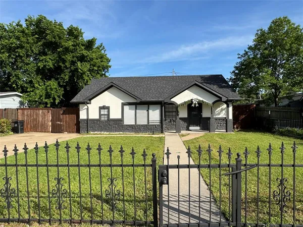 $2,350 | 412 Willowbrook Drive, Mesquite, TX 75149