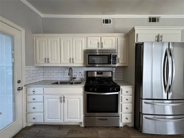 $2,350 | 412 Willowbrook Drive, Mesquite, TX 75149