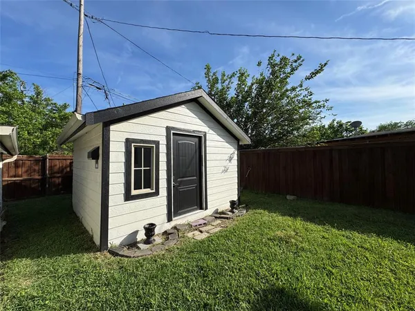 $2,350 | 412 Willowbrook Drive, Mesquite, TX 75149