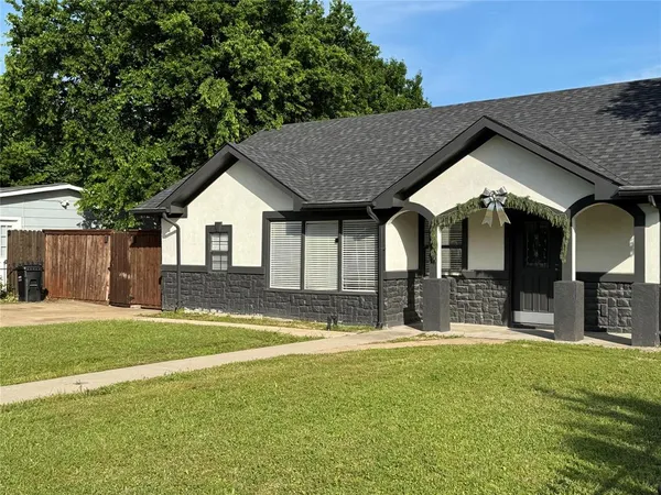 $2,350 | 412 Willowbrook Drive, Mesquite, TX 75149