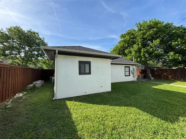 $2,350 | 412 Willowbrook Drive, Mesquite, TX 75149
