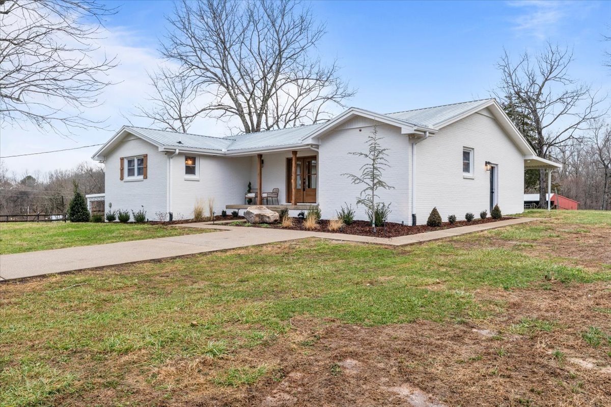 1075 Old County House Road Charlotte, TN 37036 - Photo 1 of 73 Gallery Image 1