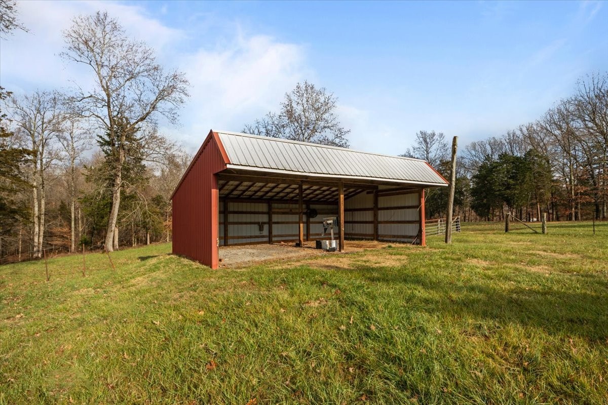 1075 Old County House Road Charlotte, TN 37036 - Photo 4 of 73 Gallery Image 4