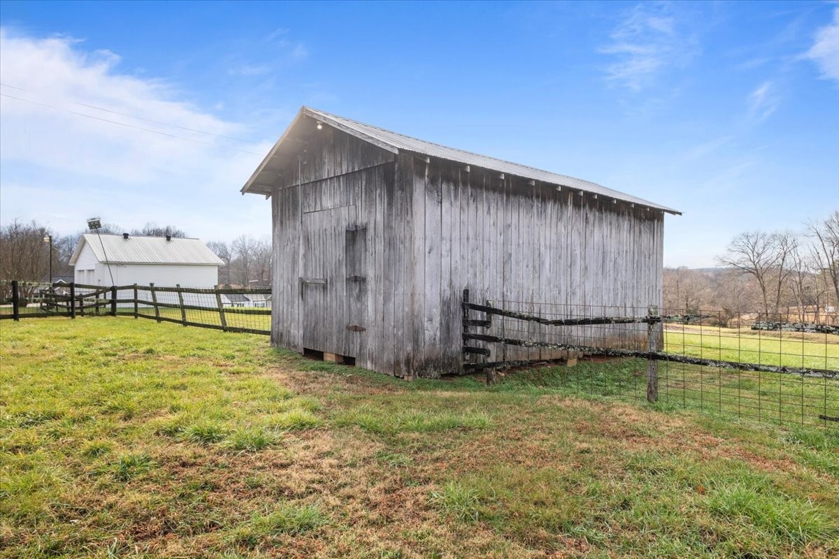 1075 Old County House Road Charlotte, TN 37036 - Photo 5 of 73 Gallery Image 5