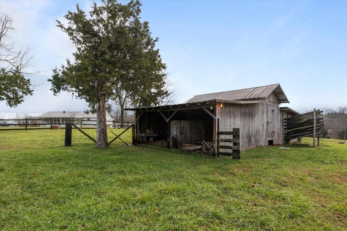 1075 Old County House Road Charlotte, TN 37036 - Photo 6 of 73 Gallery Image 6