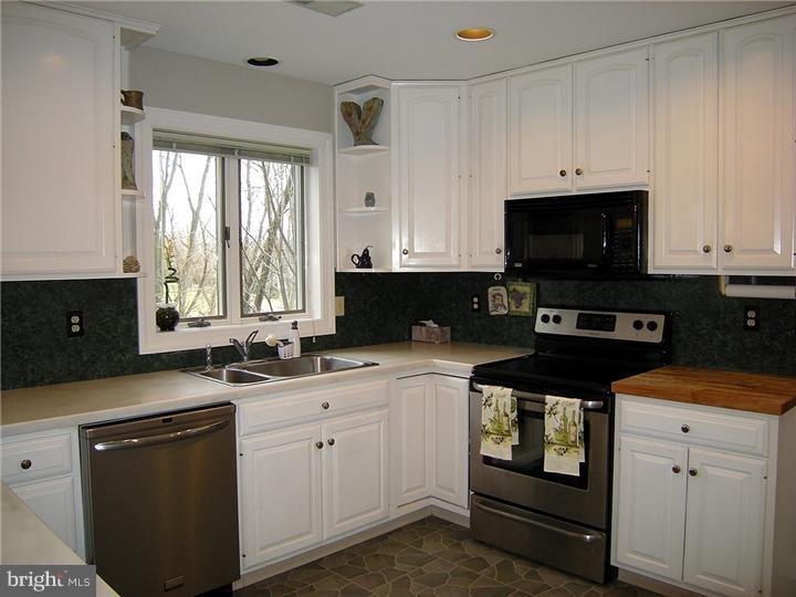 1323 Wynewood Road Orefield, PA 18069 - Photo 8 of 25 Kitchen