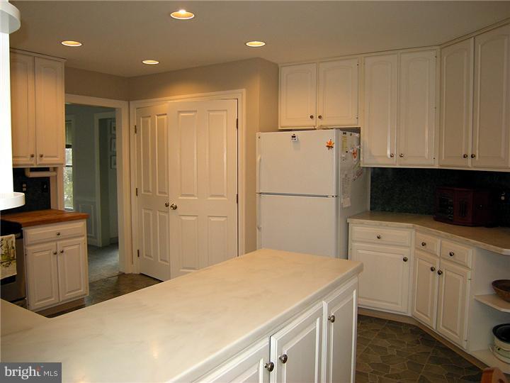 1323 Wynewood Road Orefield, PA 18069 - Photo 9 of 25 Kitchen