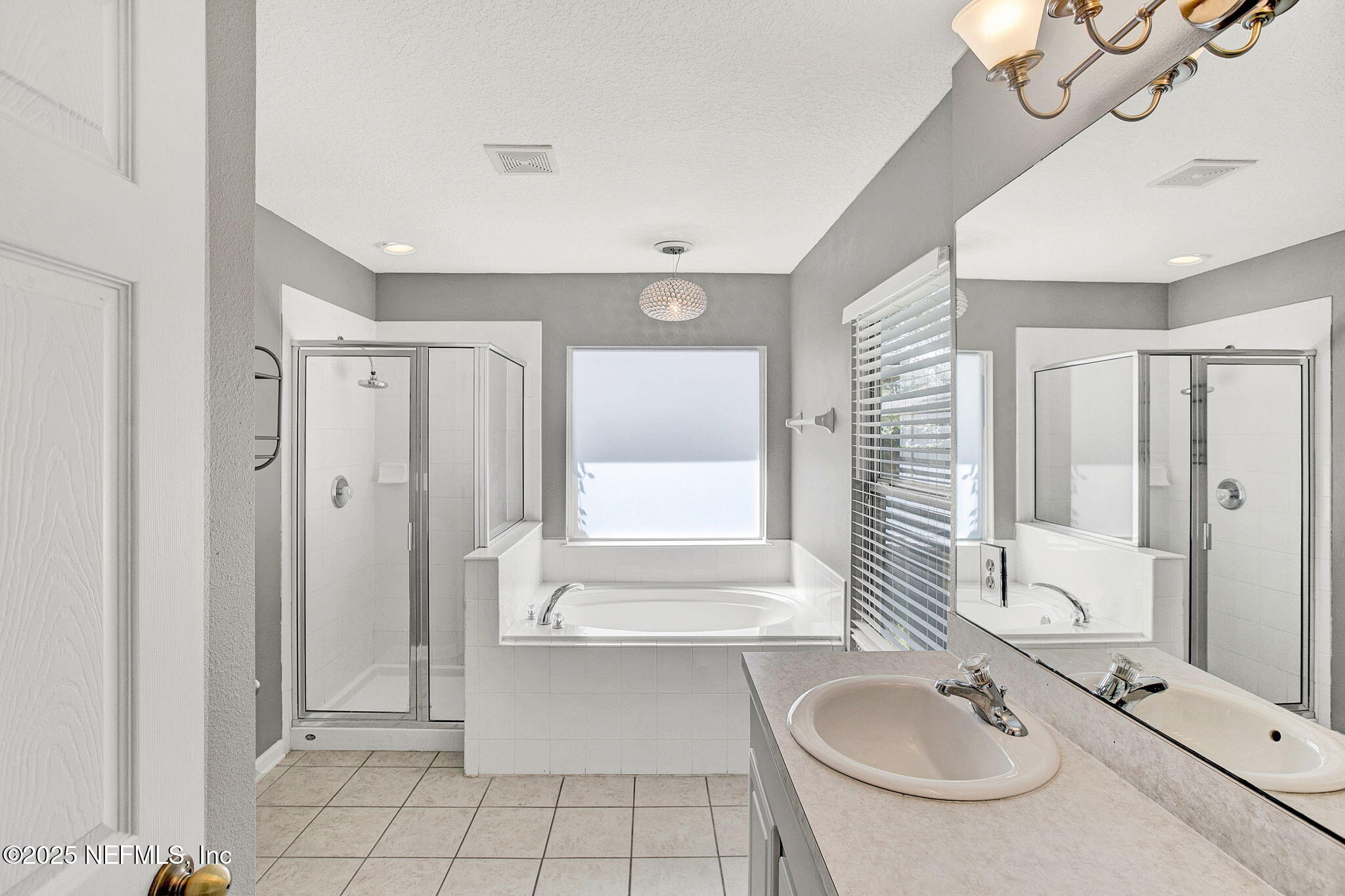 2105 South Cranbrook Avenue St. Augustine, FL 32092 - Photo 16 of 23 a bathroom with a tub sink and mirror