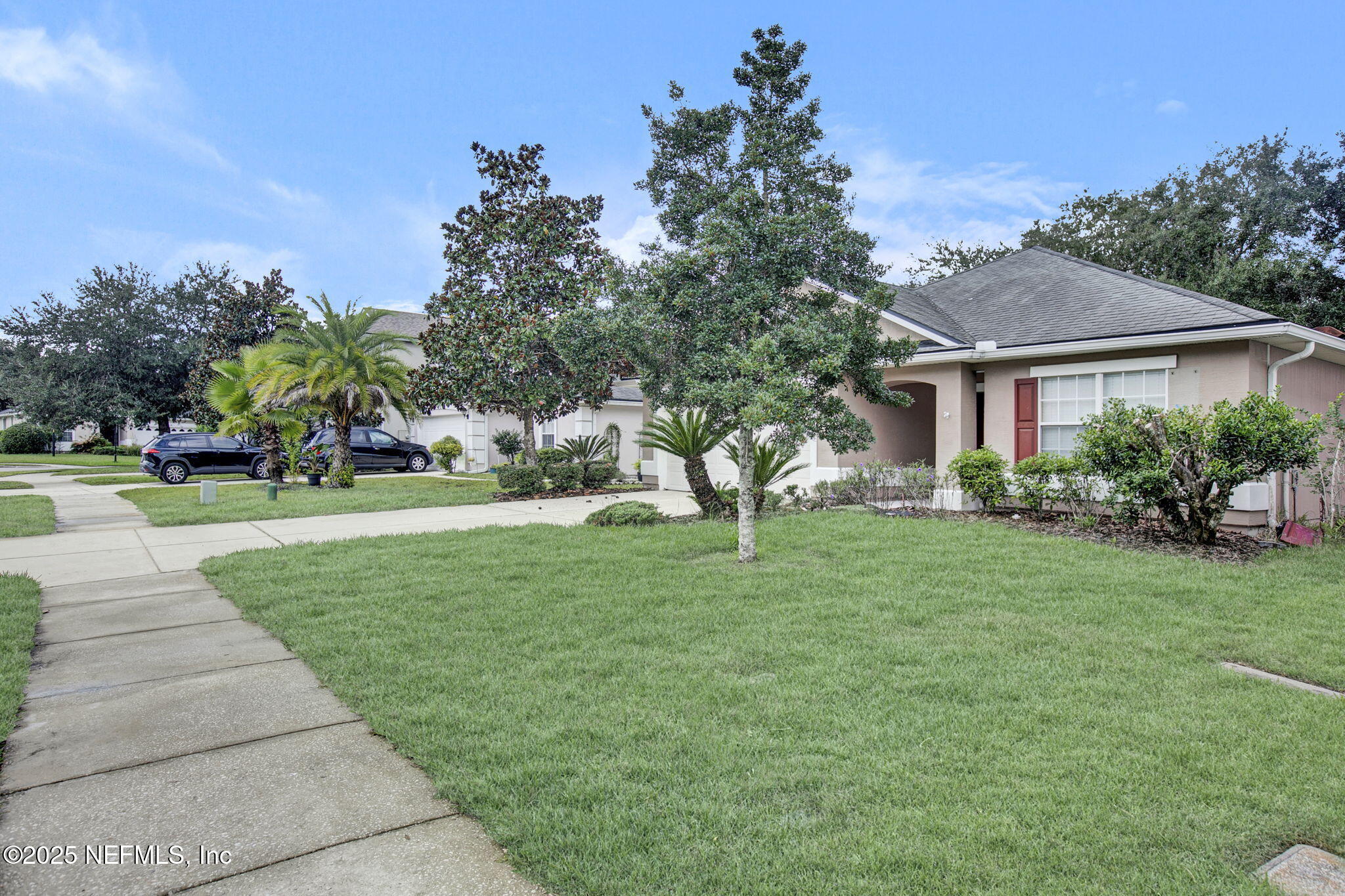 2105 South Cranbrook Avenue St. Augustine, FL 32092 - Photo 3 of 23 a house view with a garden space