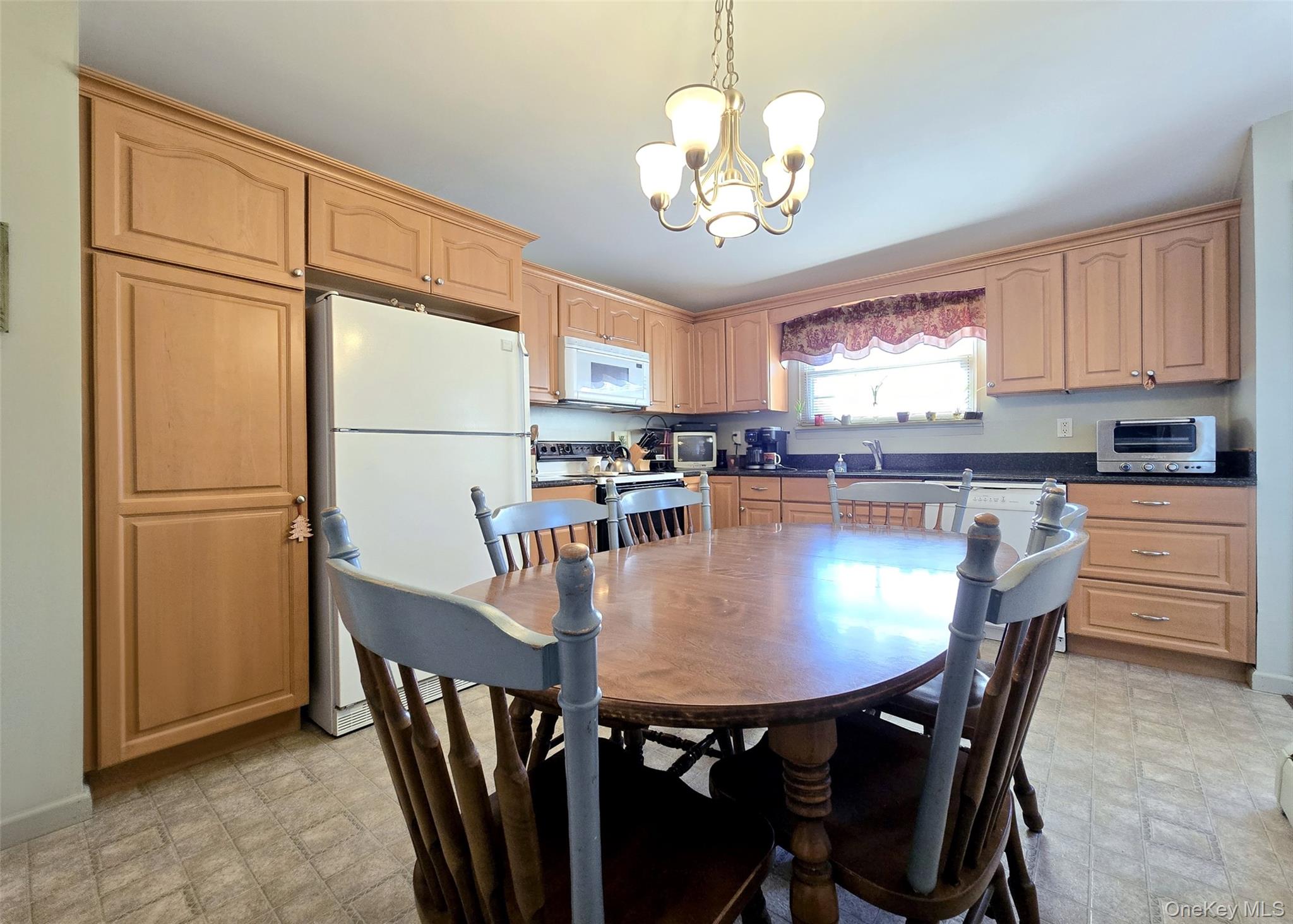 38 Woodbury Road Farmingville, NY 11738 - Photo 9 of 25