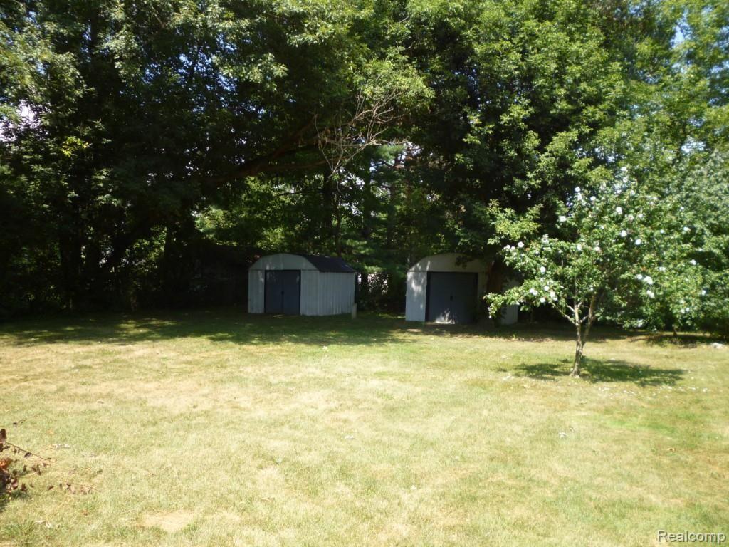 3736 Orchardview Avenue Rochester, MI 48307 - Photo 43 of 52 P1040157.jpg