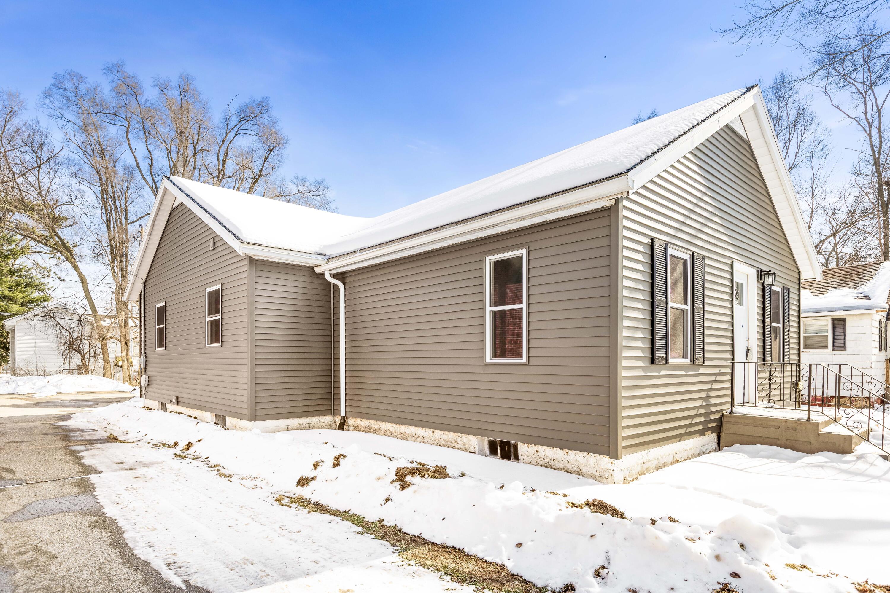 923 Wayne Street Jackson, MI 49202 - Photo 3 of 20 _P7A3637_E