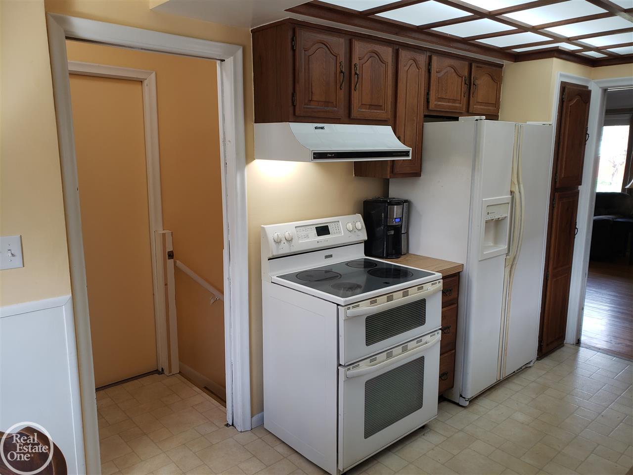 31517 Kelly Road Fraser, MI 48026 - Photo 10 of 27 Kitchen