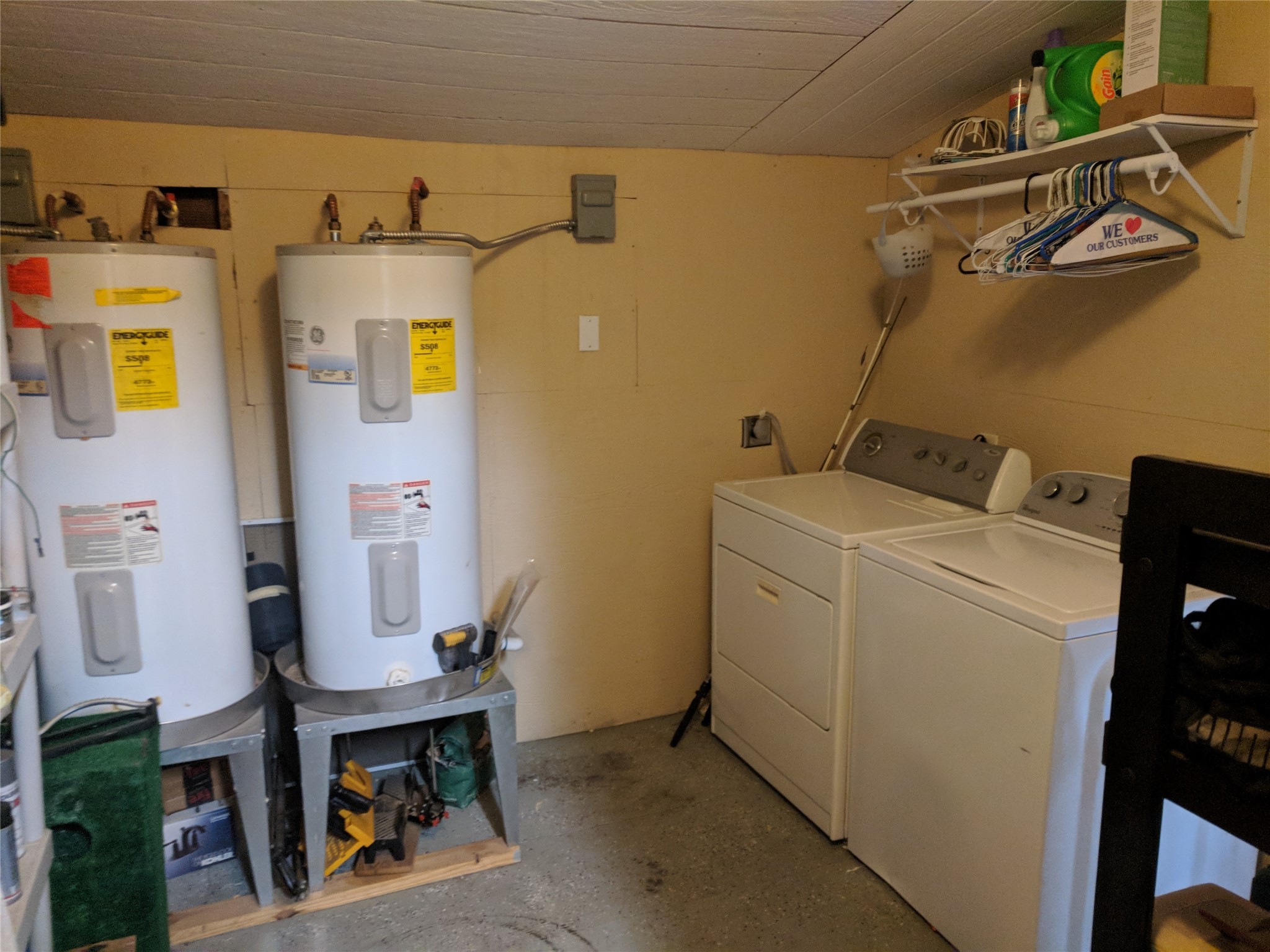 4615 Woodside Street Houston, TX 77023 - Photo 16 of 25 a utility room with dryer and washer
