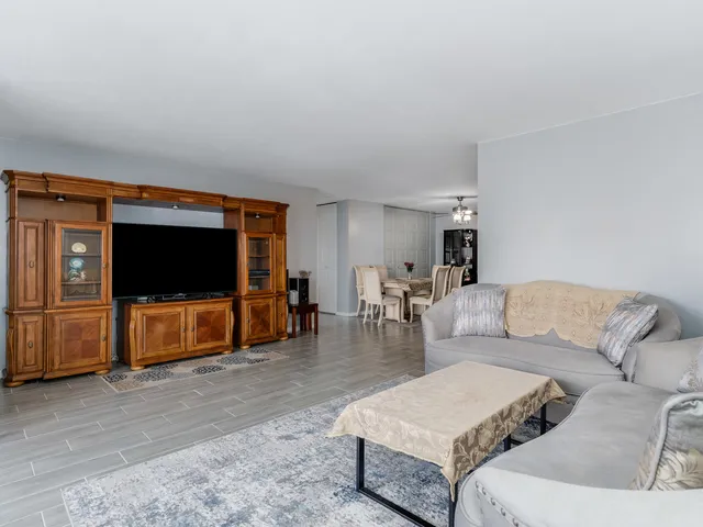 $235,000 | 4721 St Joseph Creek Road, Unit 5F, Lisle, IL 60532