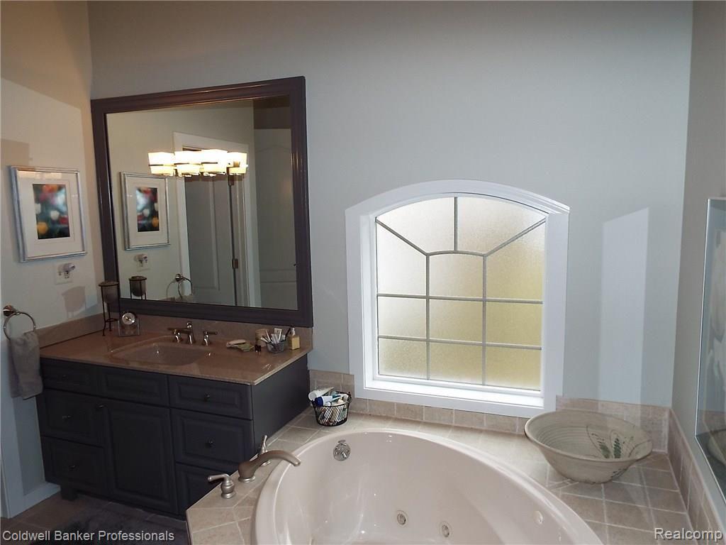 3379 Pleasant Valley Road Brighton, MI 48114 - Photo 17 of 34 PLEASANT VALLEY 3379 (8).JPG