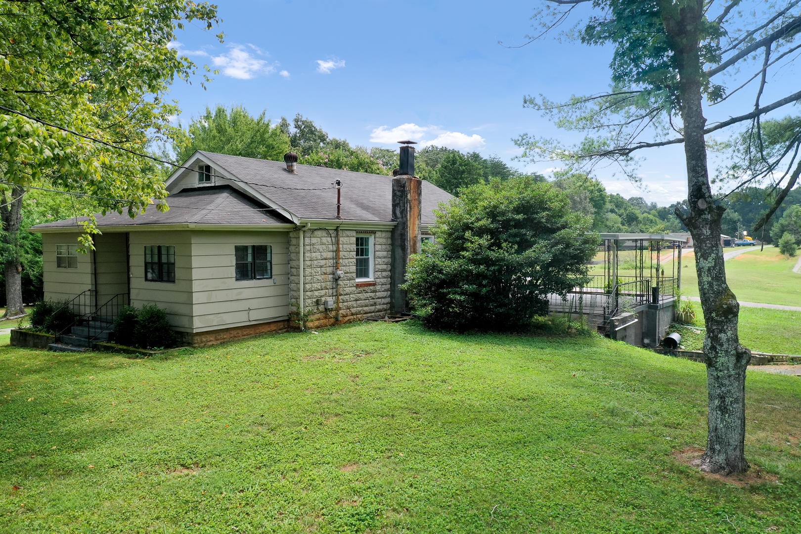 2067 Grey Ridge Road Maryville, TN 37801 - Photo 2 of 33 Gallery Image 2