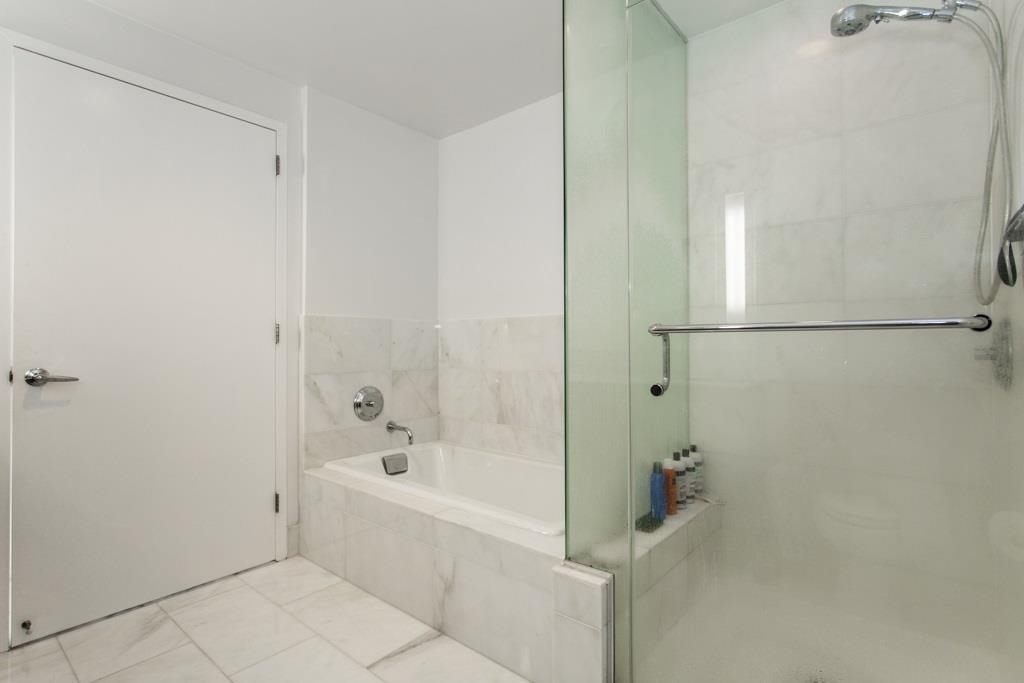 2 2nd Street, Unit 3304 Jersey City, NJ 07302 - Photo 13 of 25 a bathroom with a bathtub