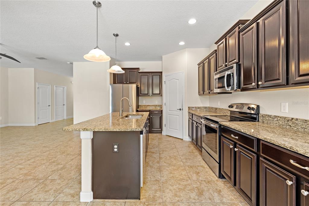 2892 Spring Breeze Way Kissimmee, FL 34744 - Photo 10 of 78
