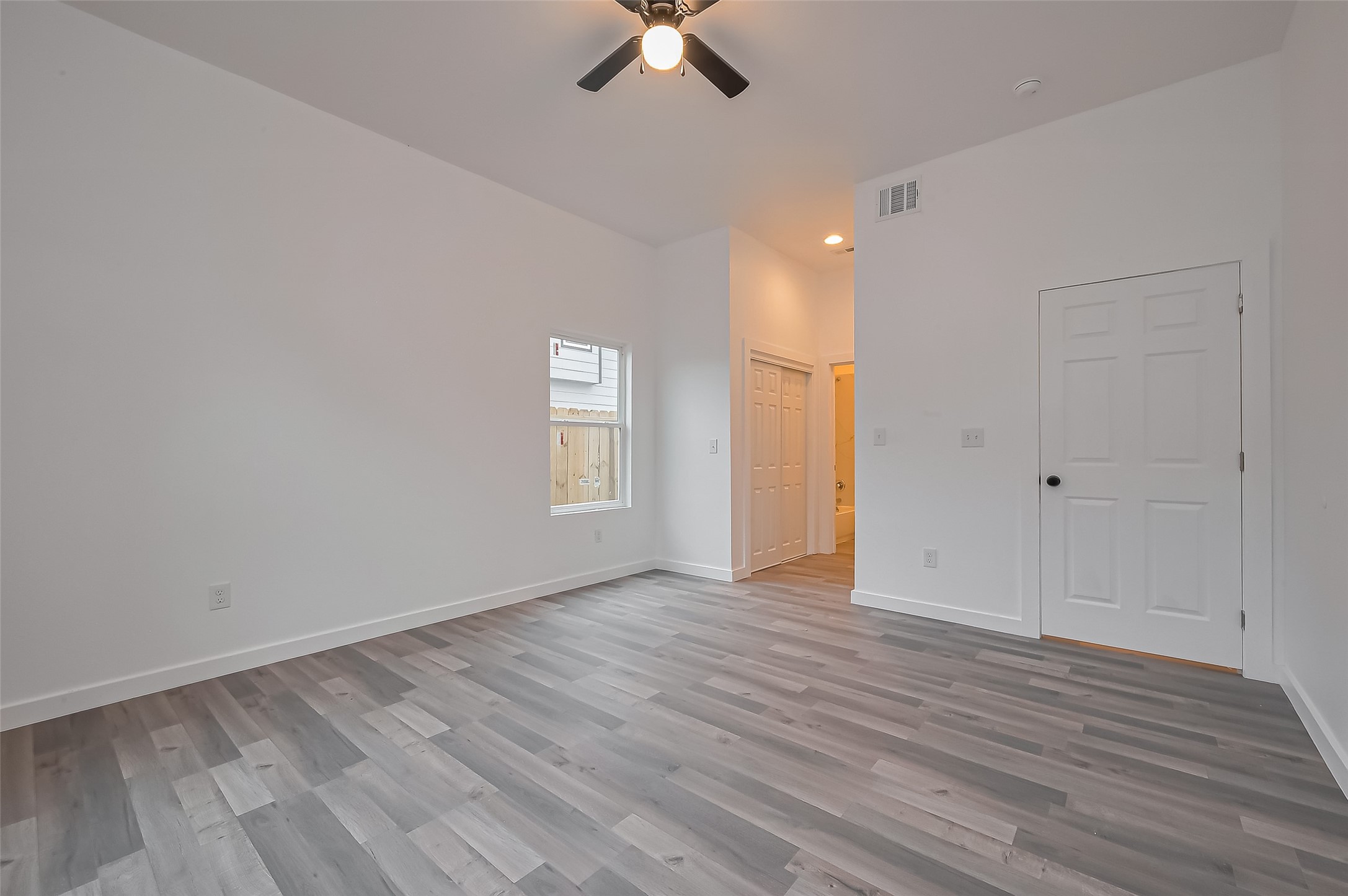 9005 Hilda Street Houston, TX 77033 - Photo 12 of 17
