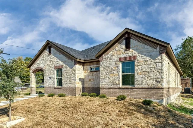 $335,000 | 701 Martin Luther King Junior Boulevard, Waxahachie, TX 75165